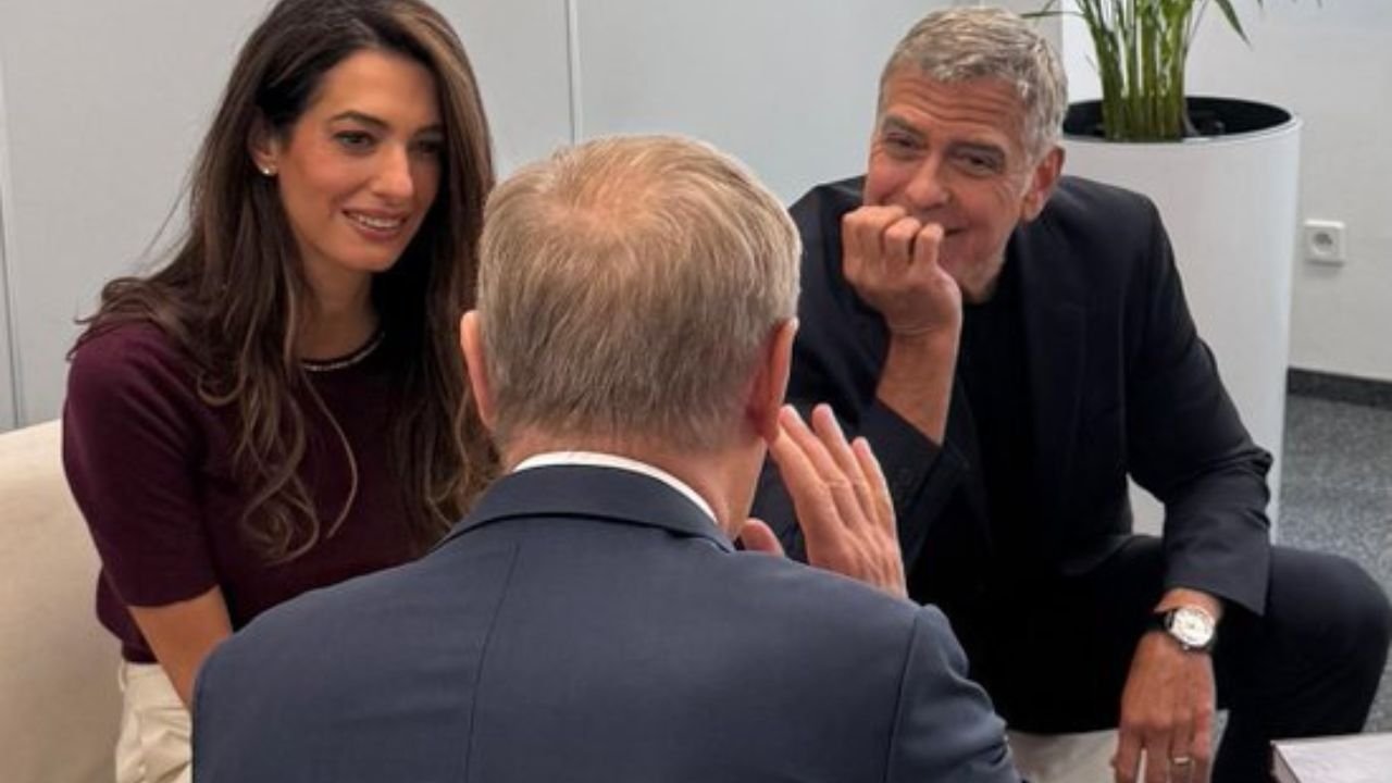Szczęka opada! George Clooney uciszył żonę przed tysiącami Polaków? Publiczność aż zamarła [wideo]
