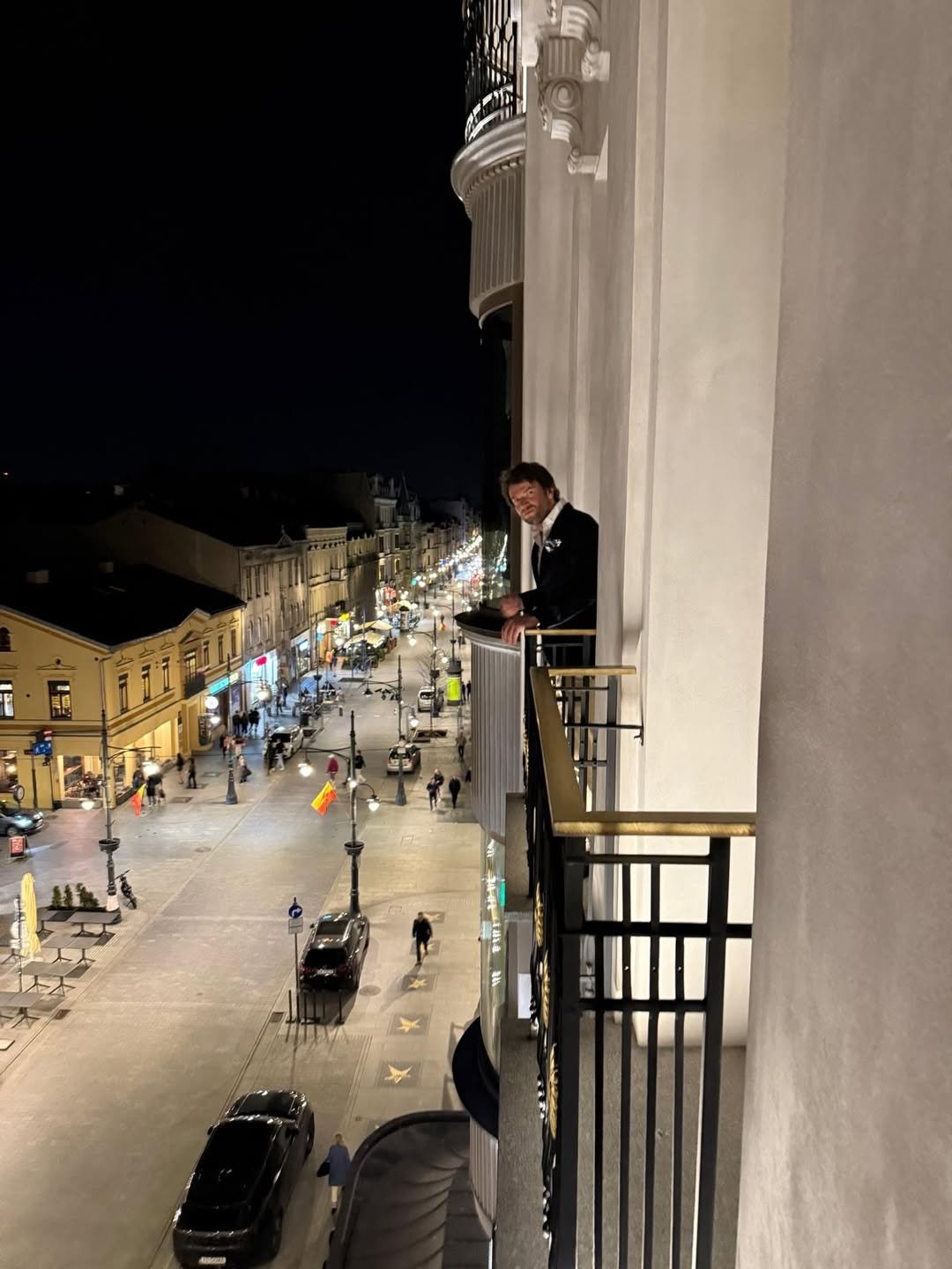 mąż Anny Dereszowskiej na balkonie