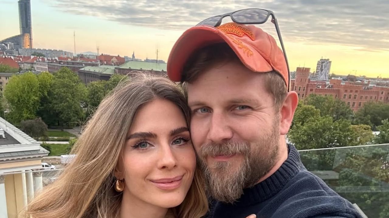 Antoni Królikowski pochwalił się nową rodzinką. Jego córeczka jest przesłodka, fani zgodnie: "Skóra zdarta z taty"