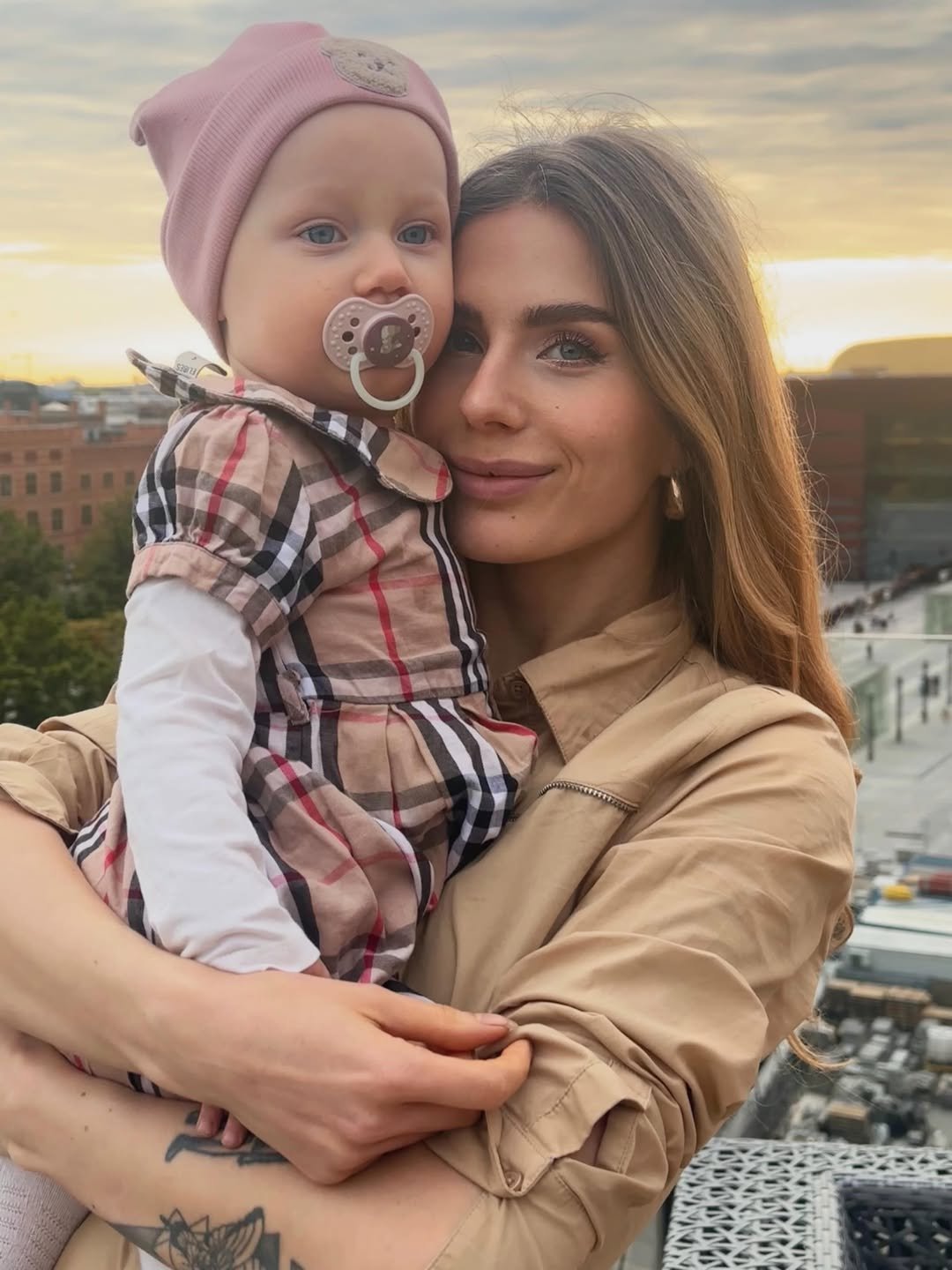 ukochana ANtoniego Królikowskiego z córeczką
