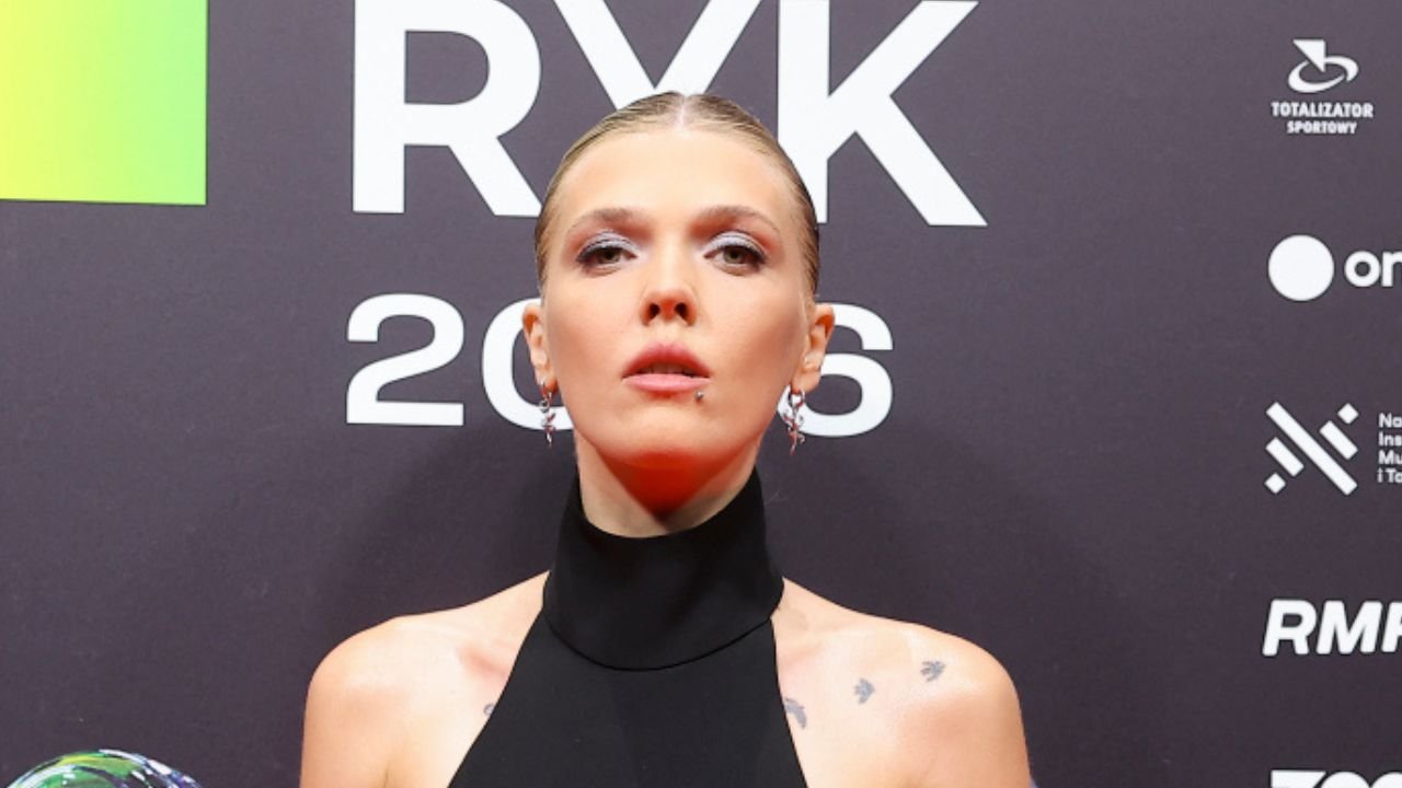 Daria Zawiałow wparowała na galę i bez żenady odsłoniła ciało. Głębokie wycięcia wywołały burzę, w sieci wrze [zdjęcia]