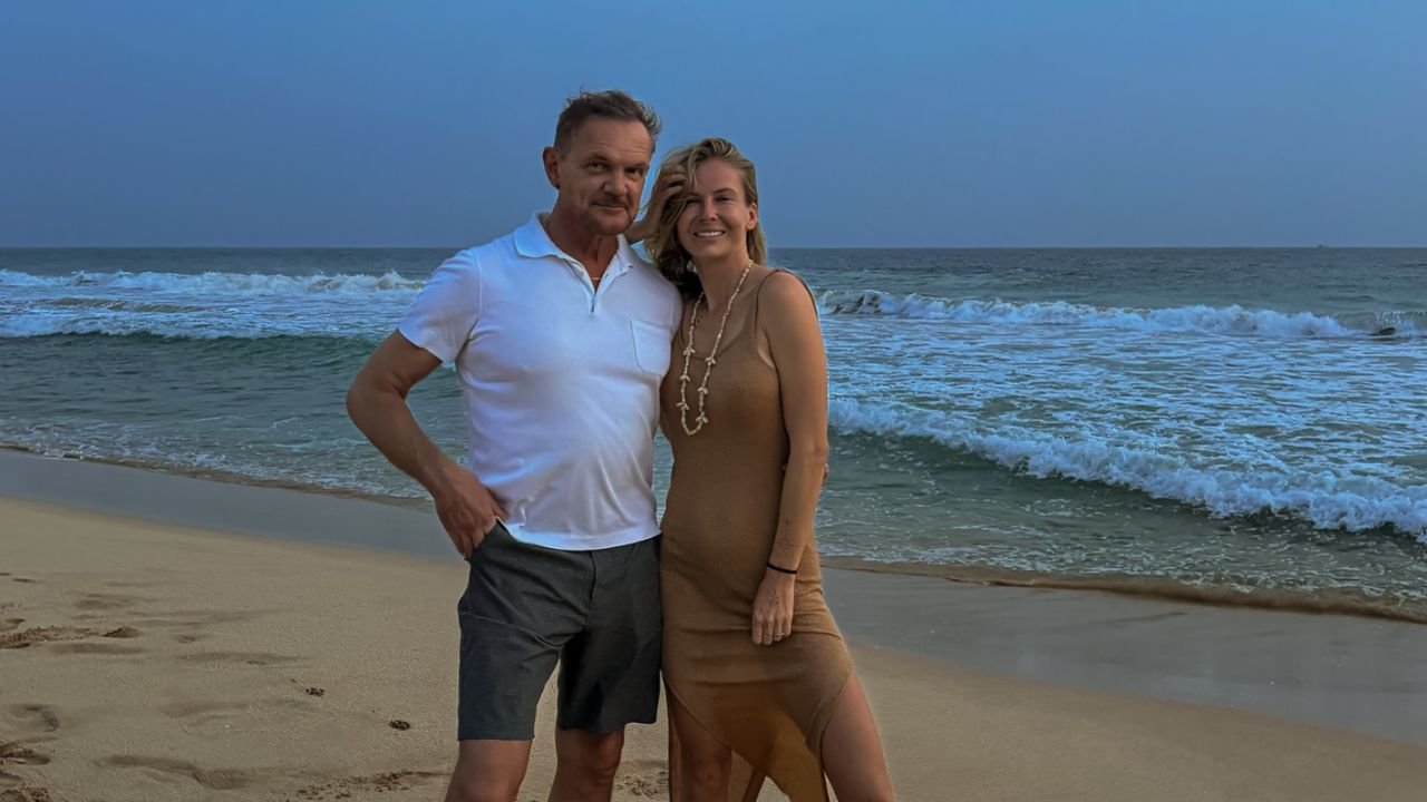Edyta i Cezary Pazurowie nad morzem