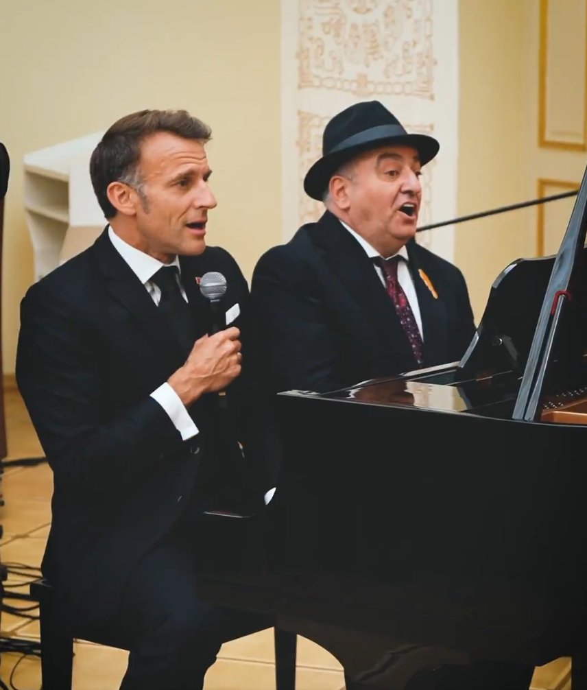emmanuel macron w czasie występu erewań - armenia 2026