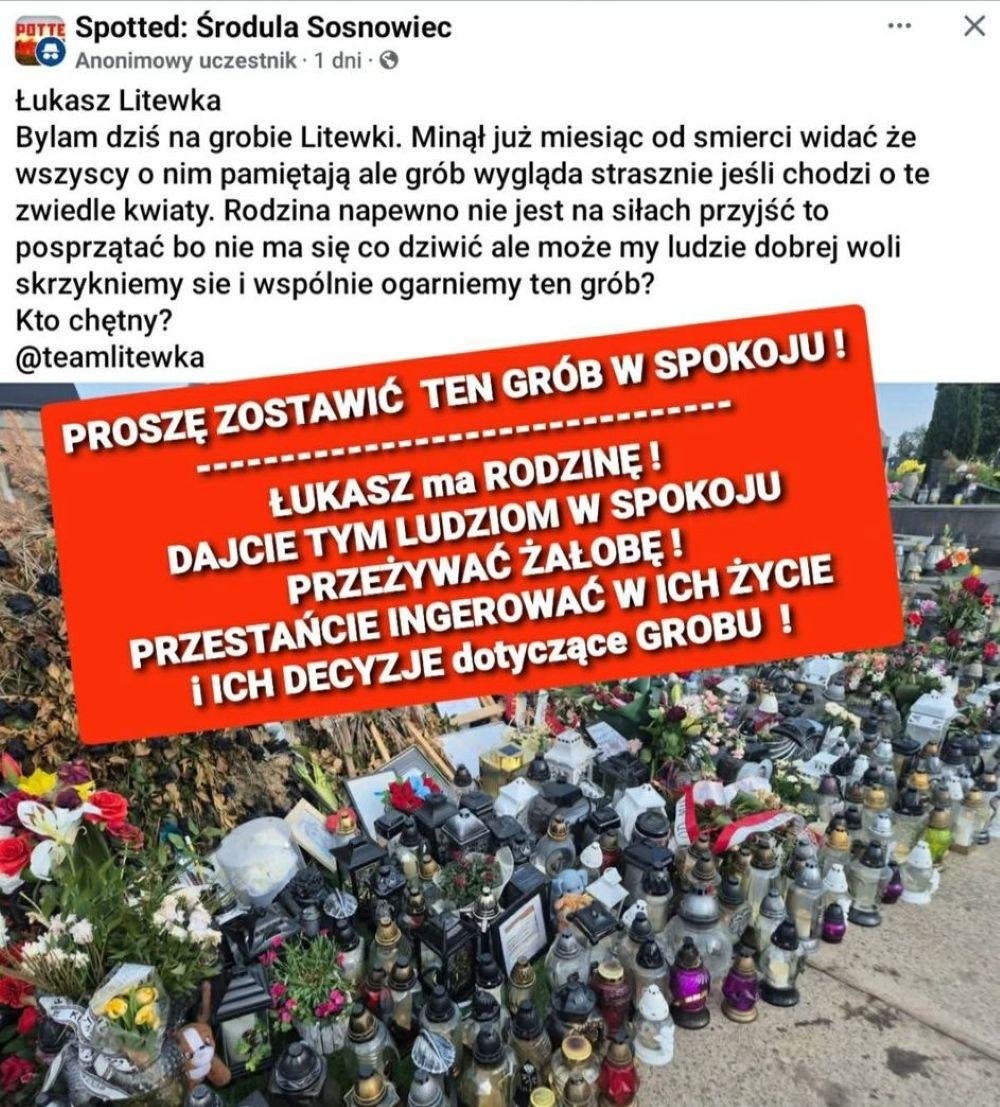 czerwona plansza z npisami na tle grobu Łukasza Litewki