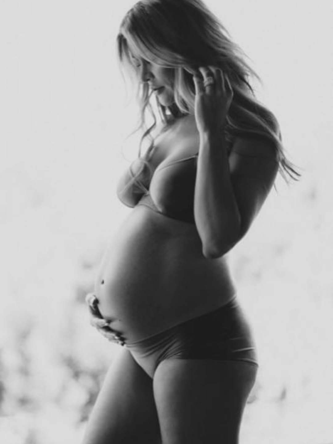 joanna krupa eksponuje ciążowy brzuszek
