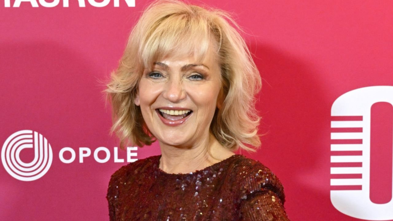 Katarzyna Żak odsłoniła obłędne ciało w prześwitującej sukni. 62-latka w zuchwałej kreacji wprawia w osłupienie [zdjęcia]