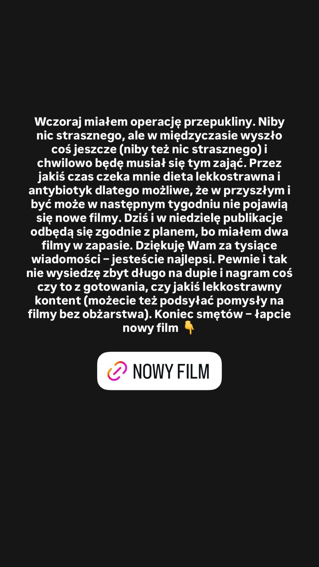 czarna plansza z białymi napisami
