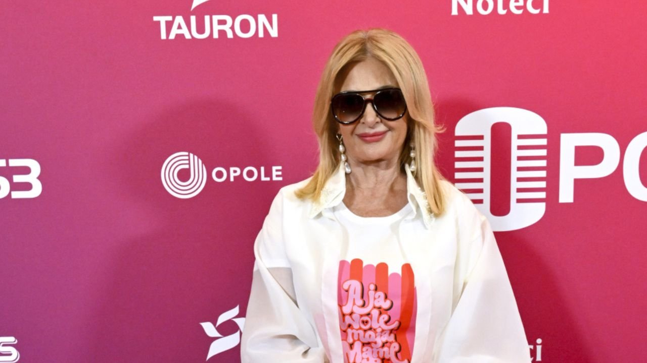 Szczęka opada! 66-letnia Majka Jeżowska paraduje w koronkowej mini, fani przecierają oczy ze zdumienia [zdjęcia]