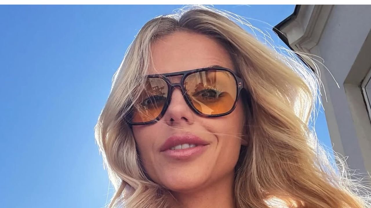 Była żona Marcina Mroczka wypięła ciało w mikroskopijnym bikini. W połowie rejsu pękły jej majtki, reakcja zwala z nóg