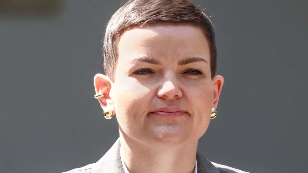 Ministra kultury na gali Fryderyków. Gigantyczne gwiazdy i łaty na garniturze. Ktoś pisze: "Strój z odzysku"