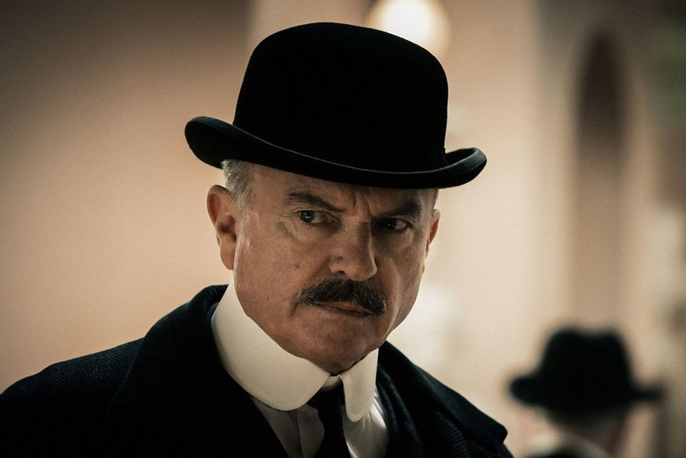 Sam Neill w "Peaky Blinders"