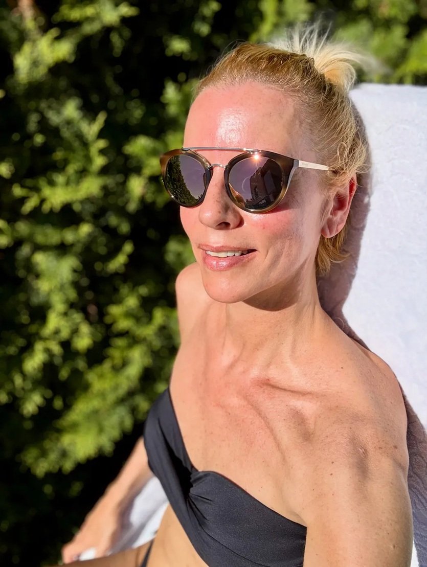 anita werner w bikini i okularach przeciwsłonecznych