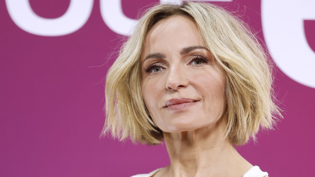 Anna Wyszkoni w mikroskopijnej mini odsłoniła nogi do nieba. Doda nie była gorsza i pokazała ręce na piersiach [zdjęcia]