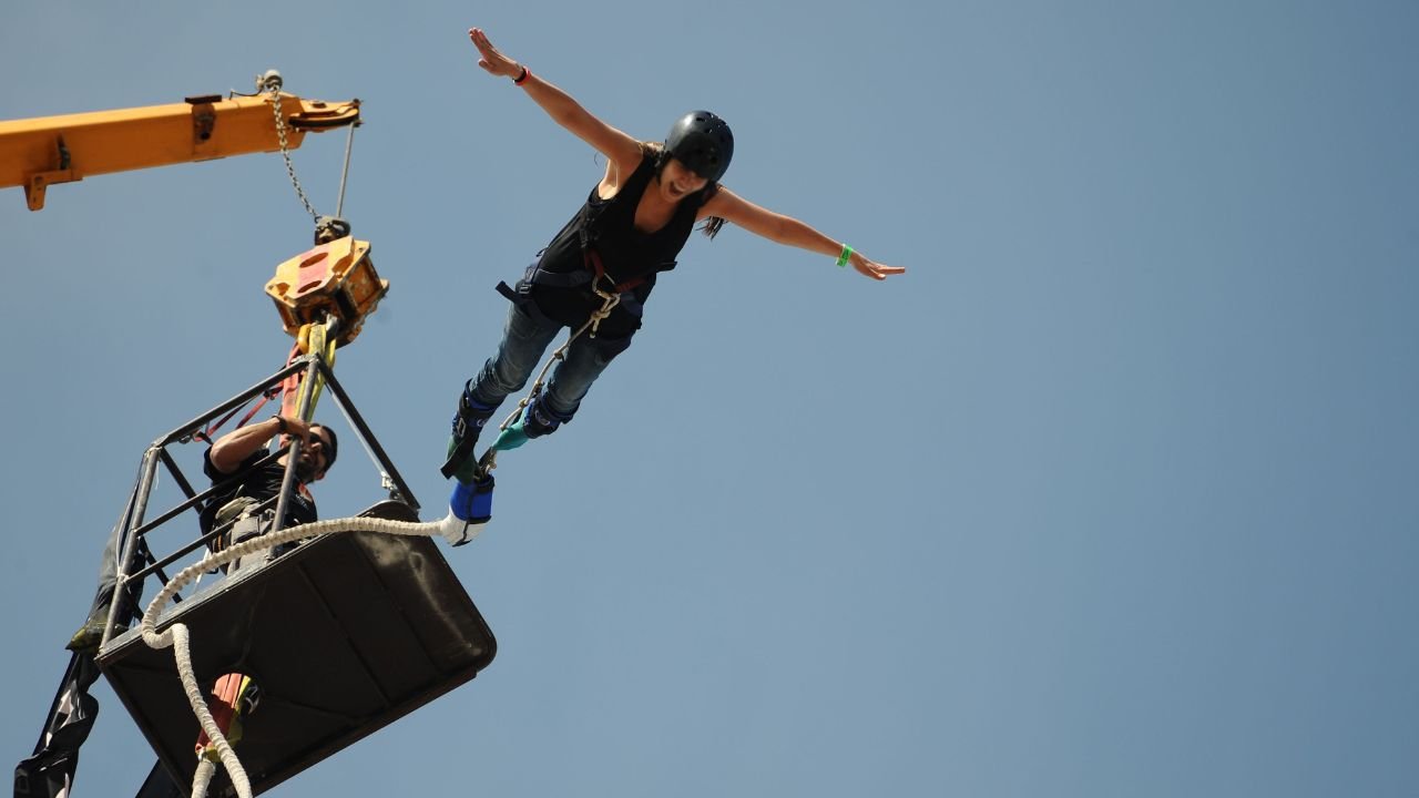 21-letnia kobieta zginęła po skoku na bungee. Zapomnieli przypiąć linę