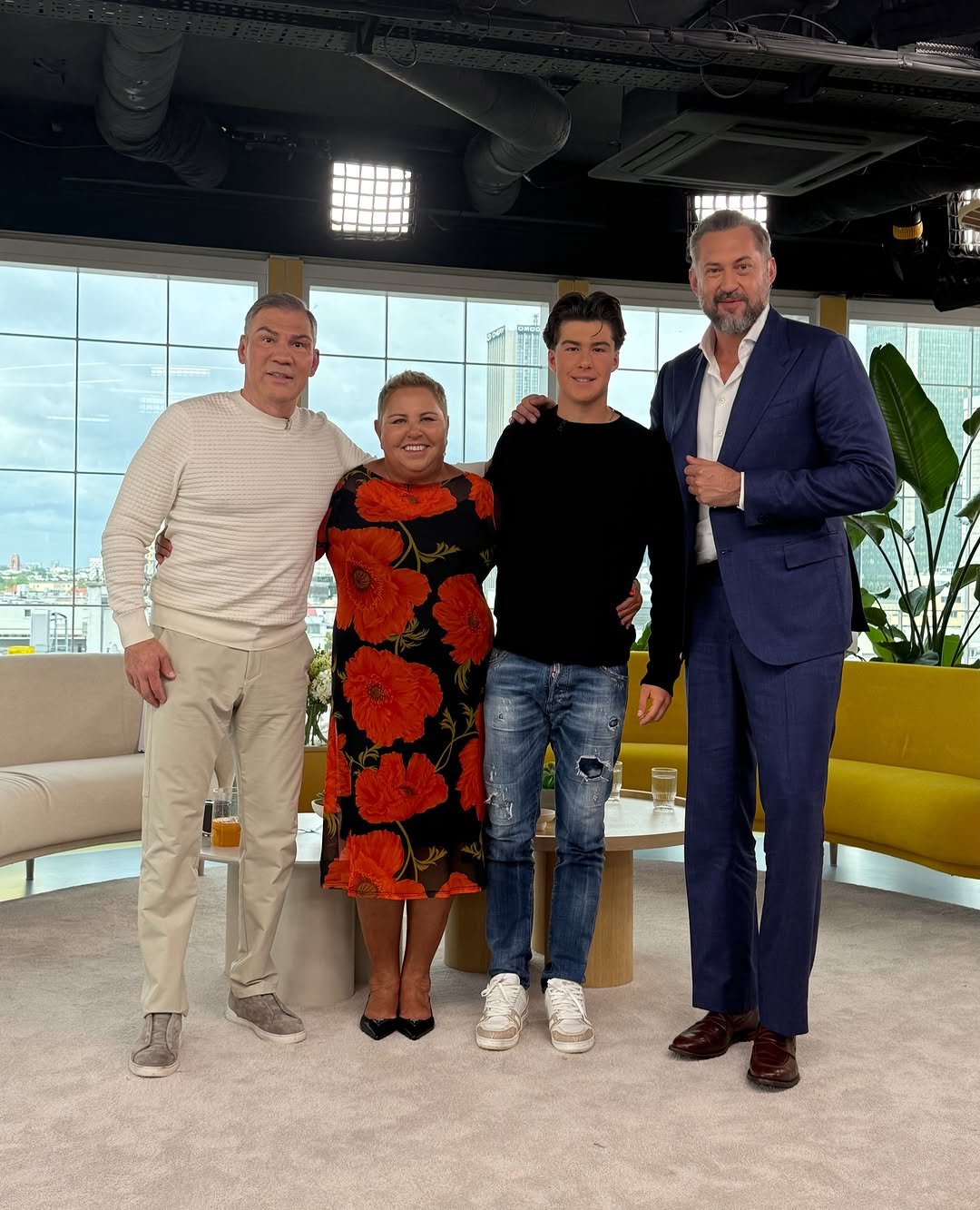 Dariusz Michalczewski z synem w studiu "Dzień dobry TVN" w towarzystwie Doroty Wellman i Marcina Prokopa