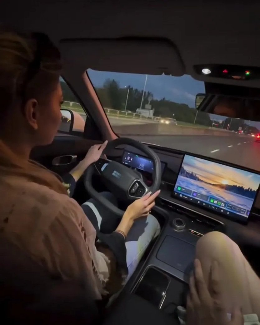 narzeczona filipa chajzera prowadzi auto