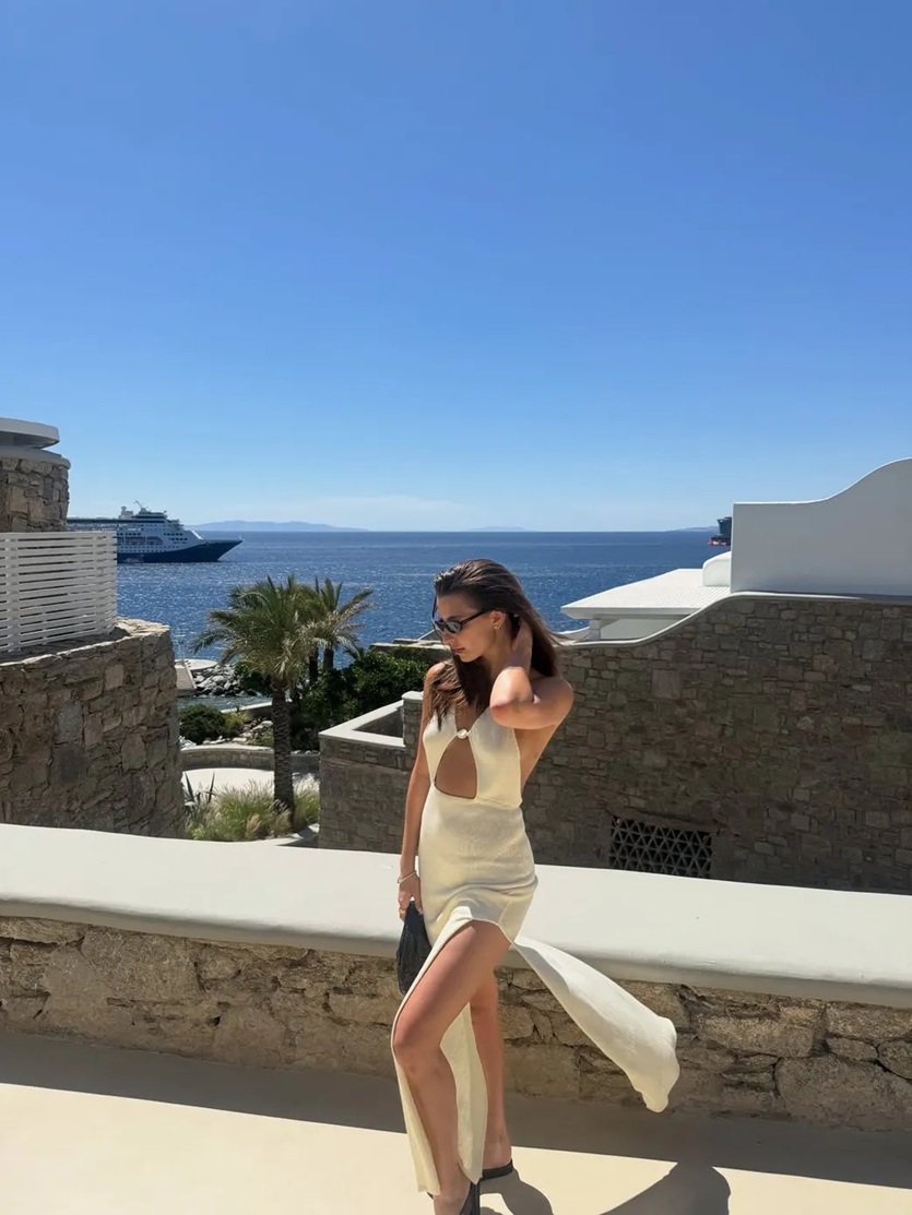 julia wieniawa w obcisłej sukience na mykonos