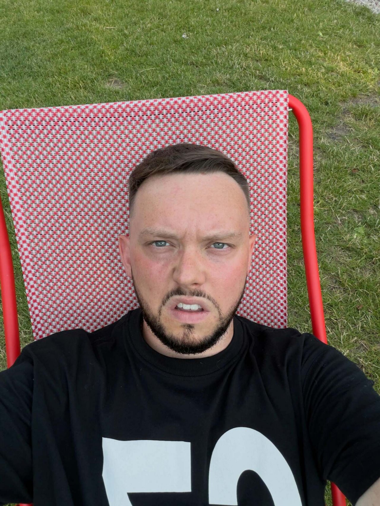 zbliżenie na twarz książula