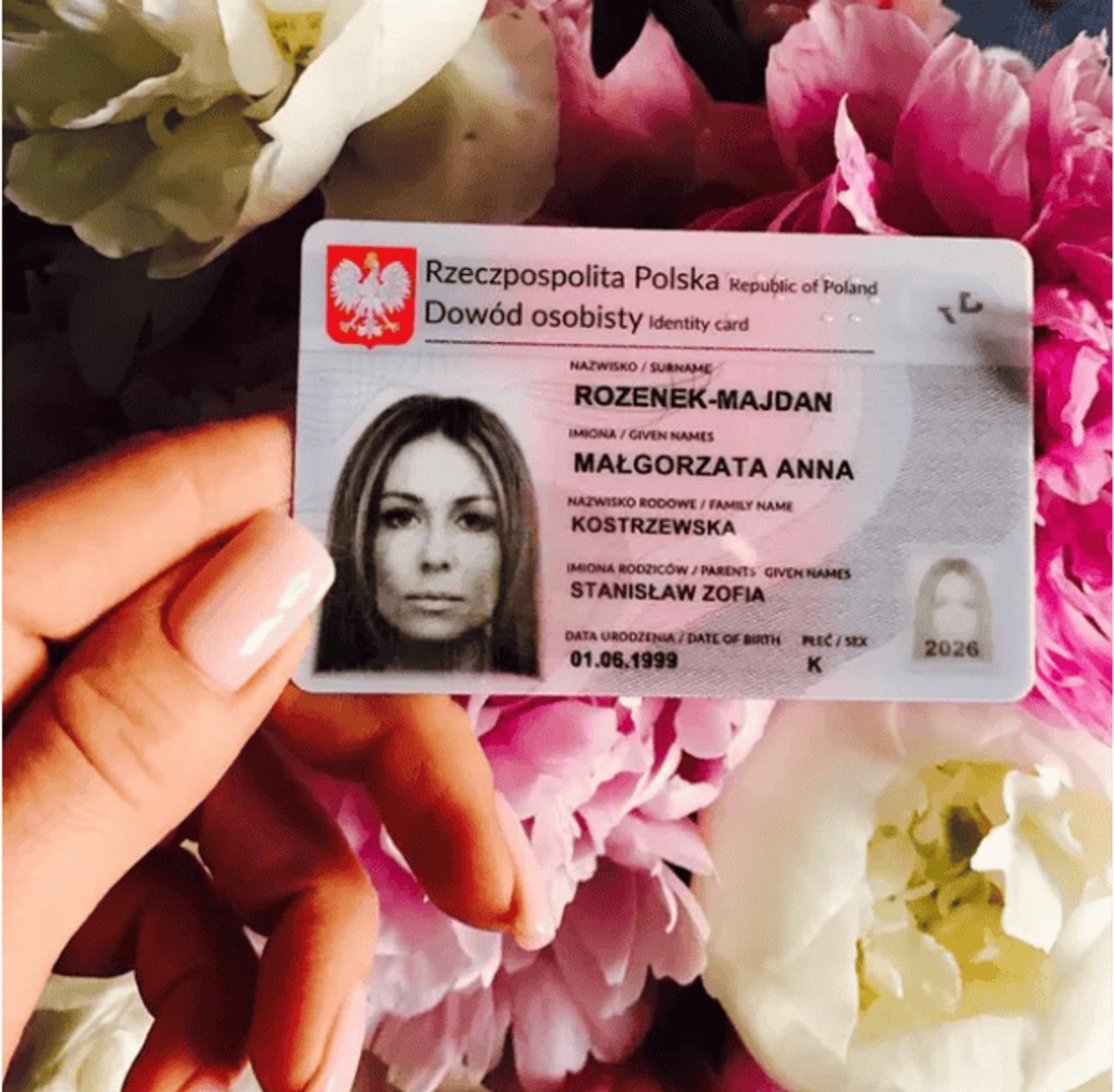 zbliżenie na dowód małgorzaty rozenek majdan