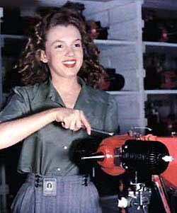 Marilyn Monroe przy taśmie fabrycznej