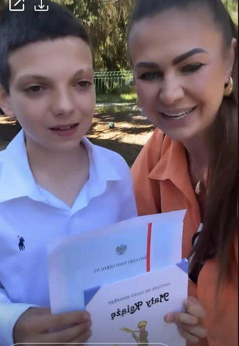 Maja Rutkowski z synem chwalą się czerwonym paskiem