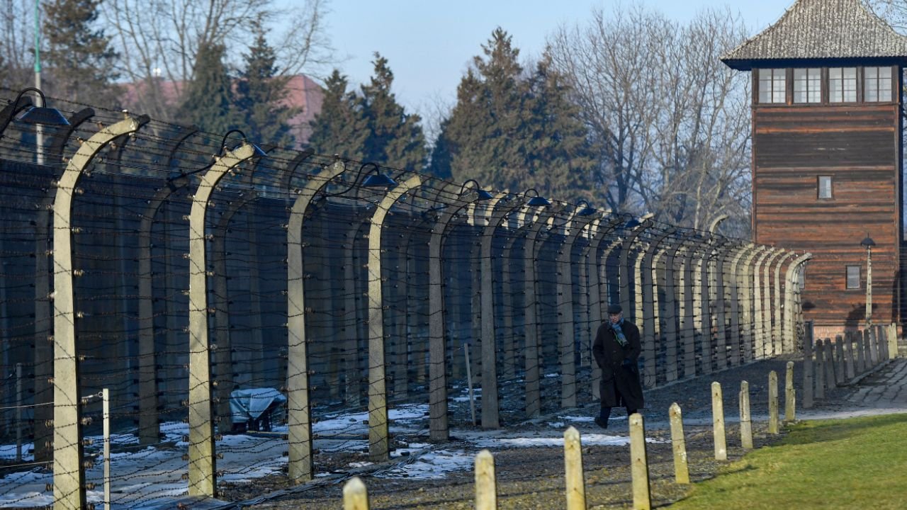 Skandal w Auschwitz. 34-latek ukarany za to, co zrobił przed obiektywem. Reakcja straży była błyskawiczna