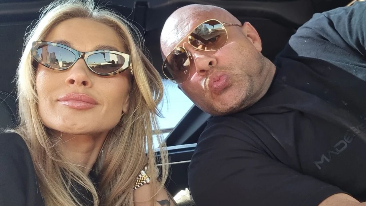 Dominik z "Gogglebox" pokazał żonę w prześwitującym komplecie. Sam nie mógł wyjść z podziwu: "Kochanie, przegięłaś" [zdjęcia]