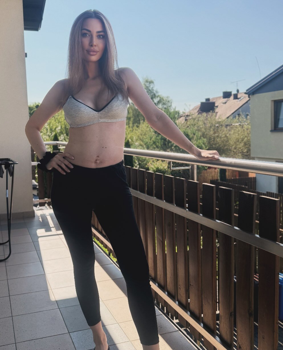 jessica ziółek w leginsach i staniku