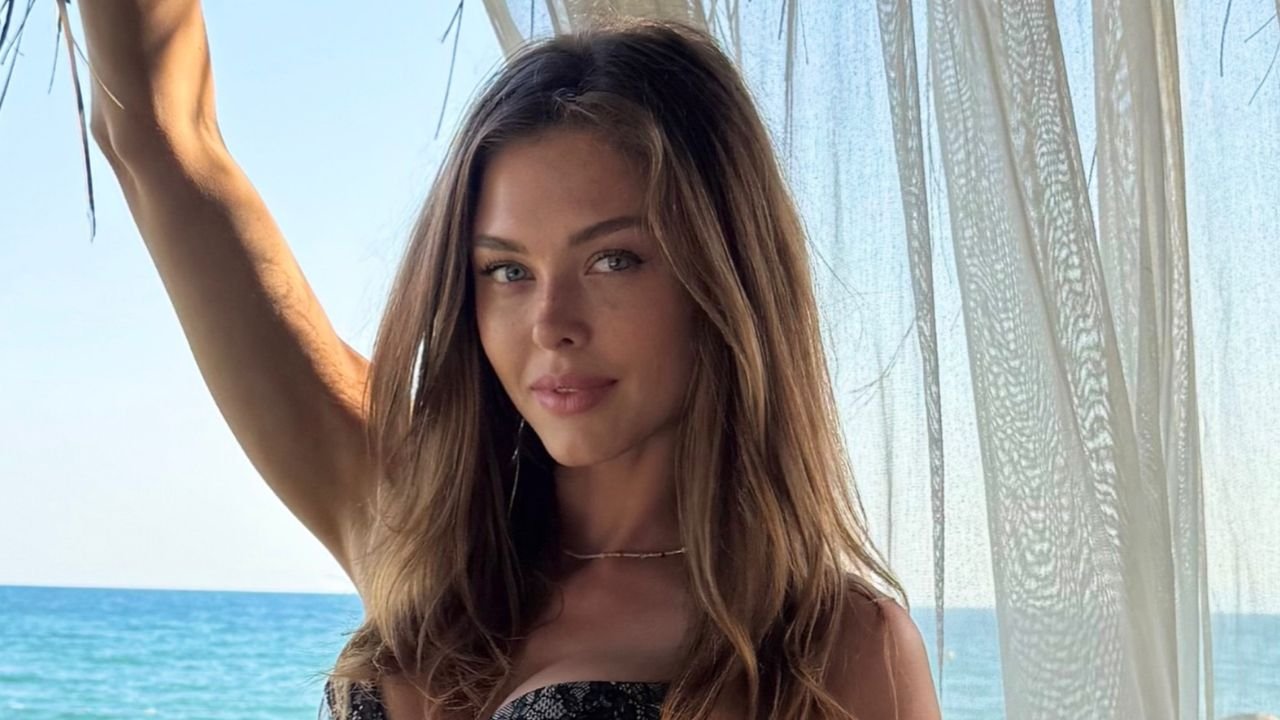 Joanna Opozda oplotła ciało koronkowym bikini. Fani: "Piękna Lolitka" [zdjęcia]