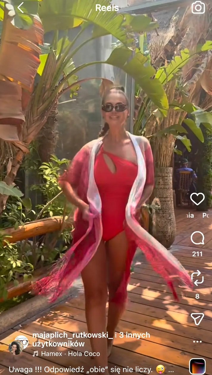 maja rutkowski w czerwonym stroju kąpielowym
