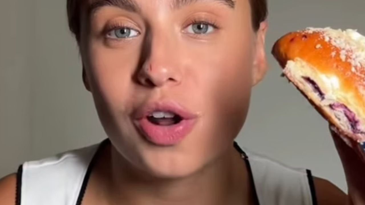 Oliwia Bieniuk cała umazana na twarzy łapczywie pochłania jedzenie. Fani są zgodni: "Szalone" [wideo]
