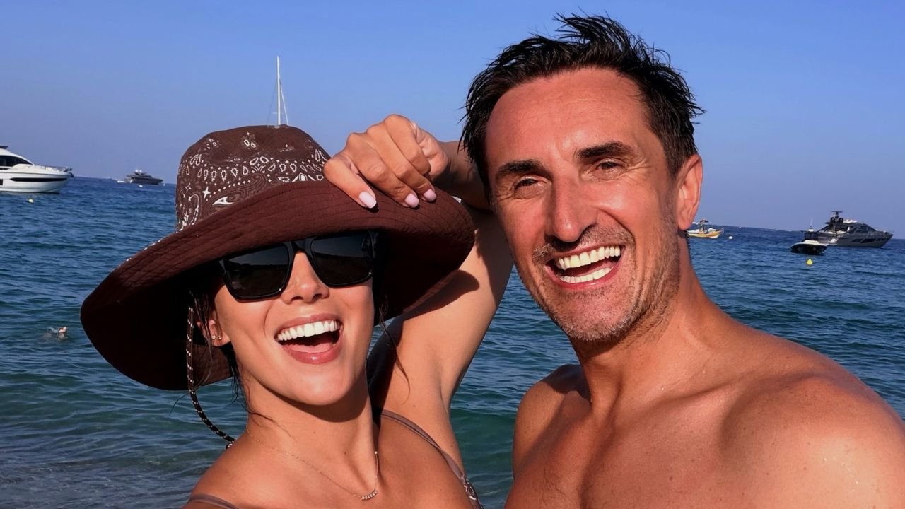 Szczęka opada! Paulina Krupińska wypięła się w bikini, a Sebastian pręży roznegliżowane muskuły