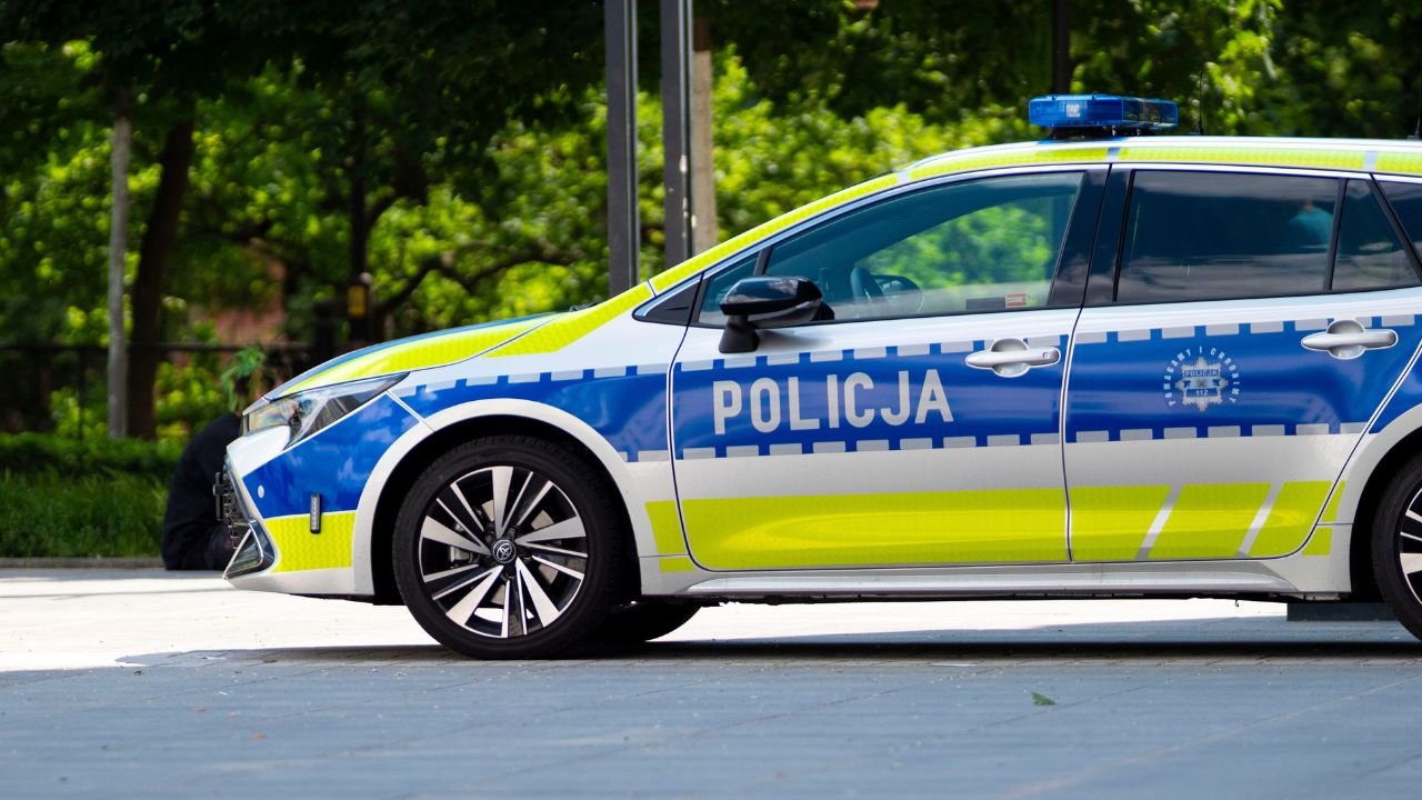 Tragedia za zamkniętymi drzwiami w Skawinie. Sąsiedzi ofiar łamiącym głosem: "Nigdy nie było awantur". Prokuratura o szczegółach koszmaru