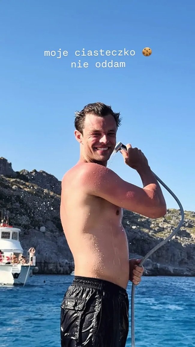 adam zaorski topless na jachcie