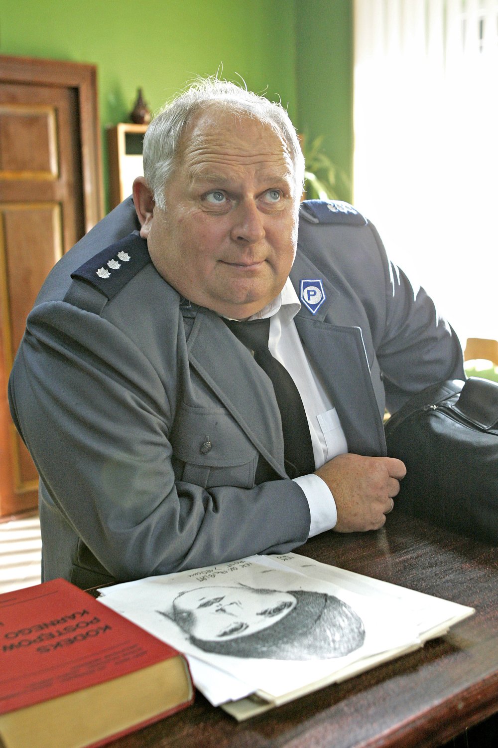 Andrzej Beya-Zaborski w stroju policjanta
