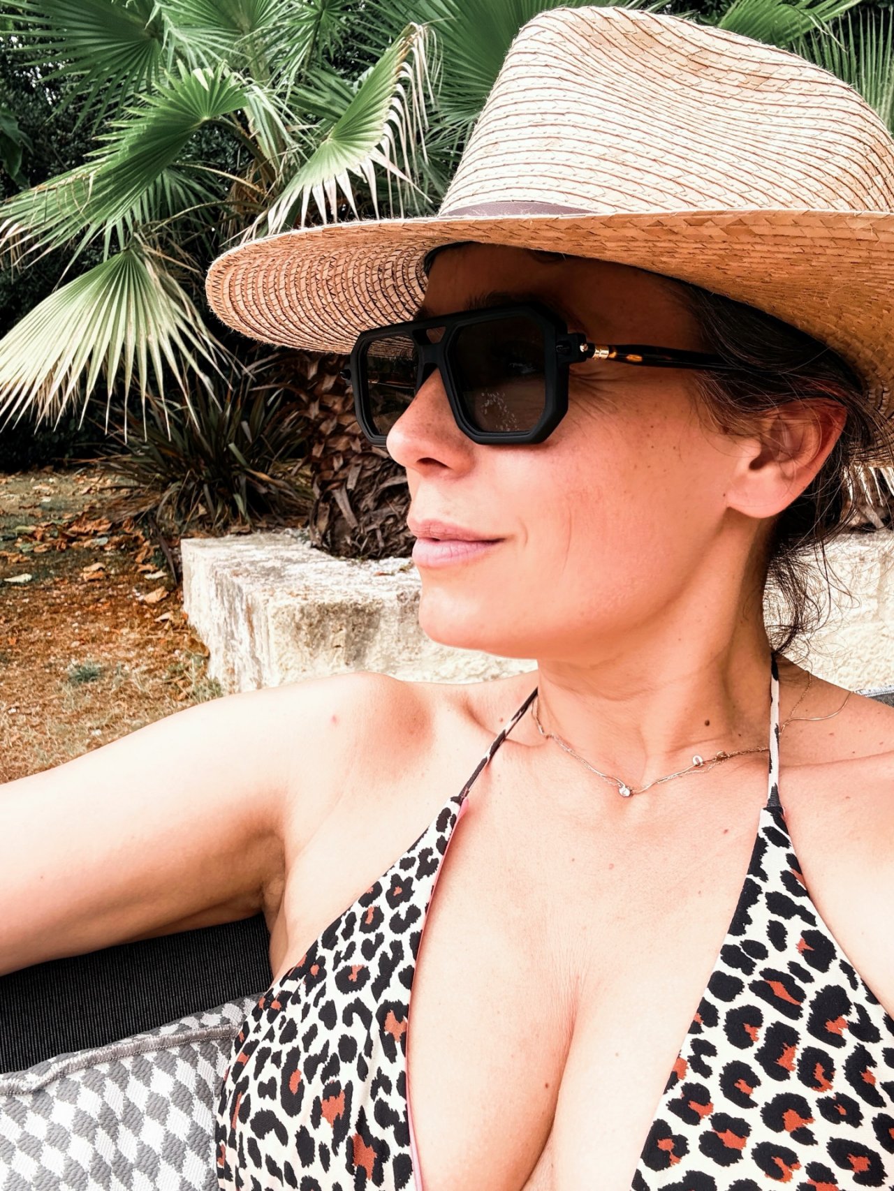 anna mucha w kapeluszu i bikini