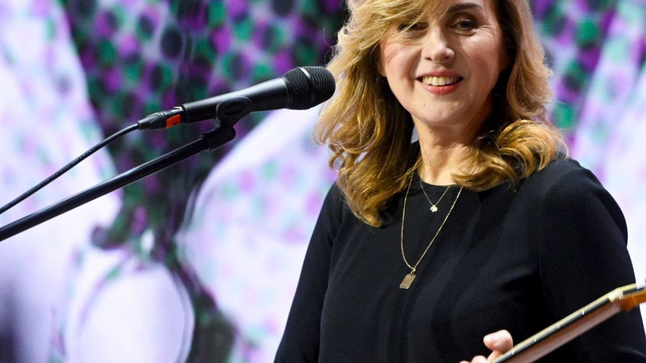 Edyta Bartosiewicz mogłaby żyć tylko z emerytury? Artystka przerywa milczenie: "To tak jakbyś sobie chciał serce wyrwać, nie?"