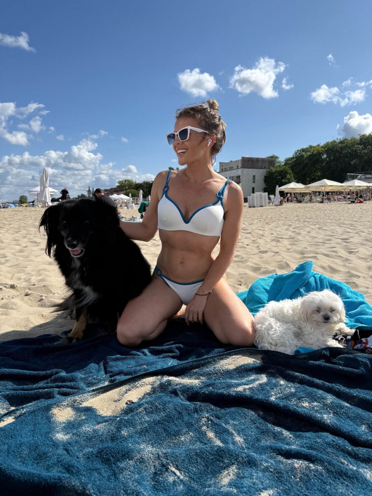 edyta herbuś w białym bikini