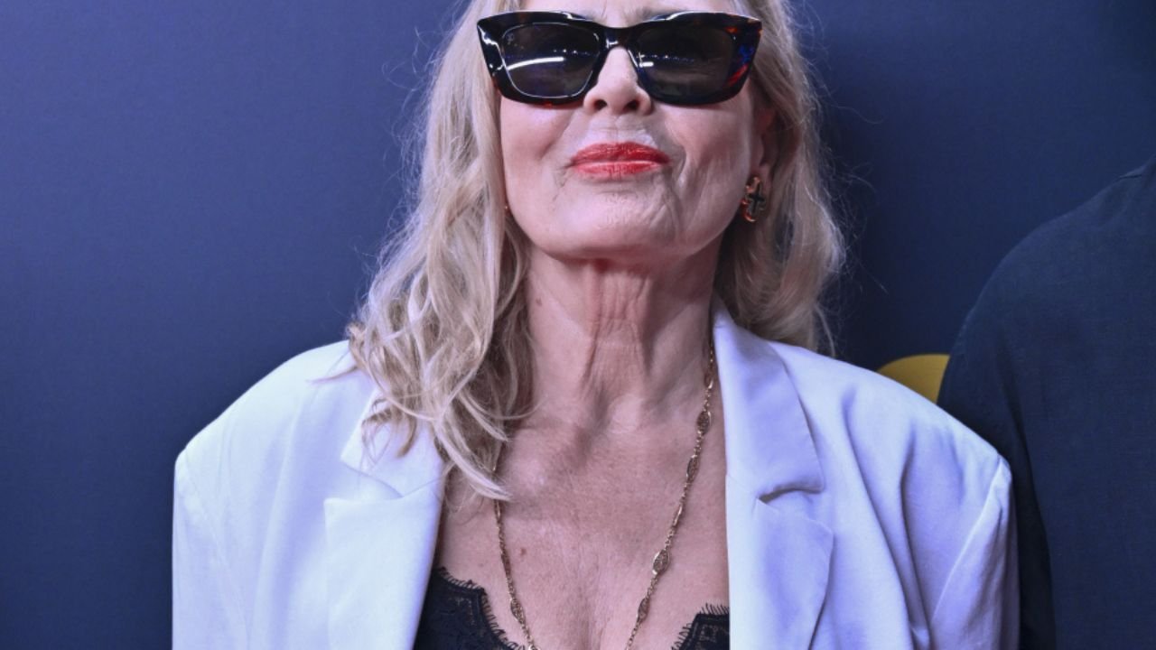 Grażyna Szapołowska bryluje z 25-letnią wnuczką. Karolina w kusej mini skradła show, fani patrzą tylko na jedno [zdjęcia]