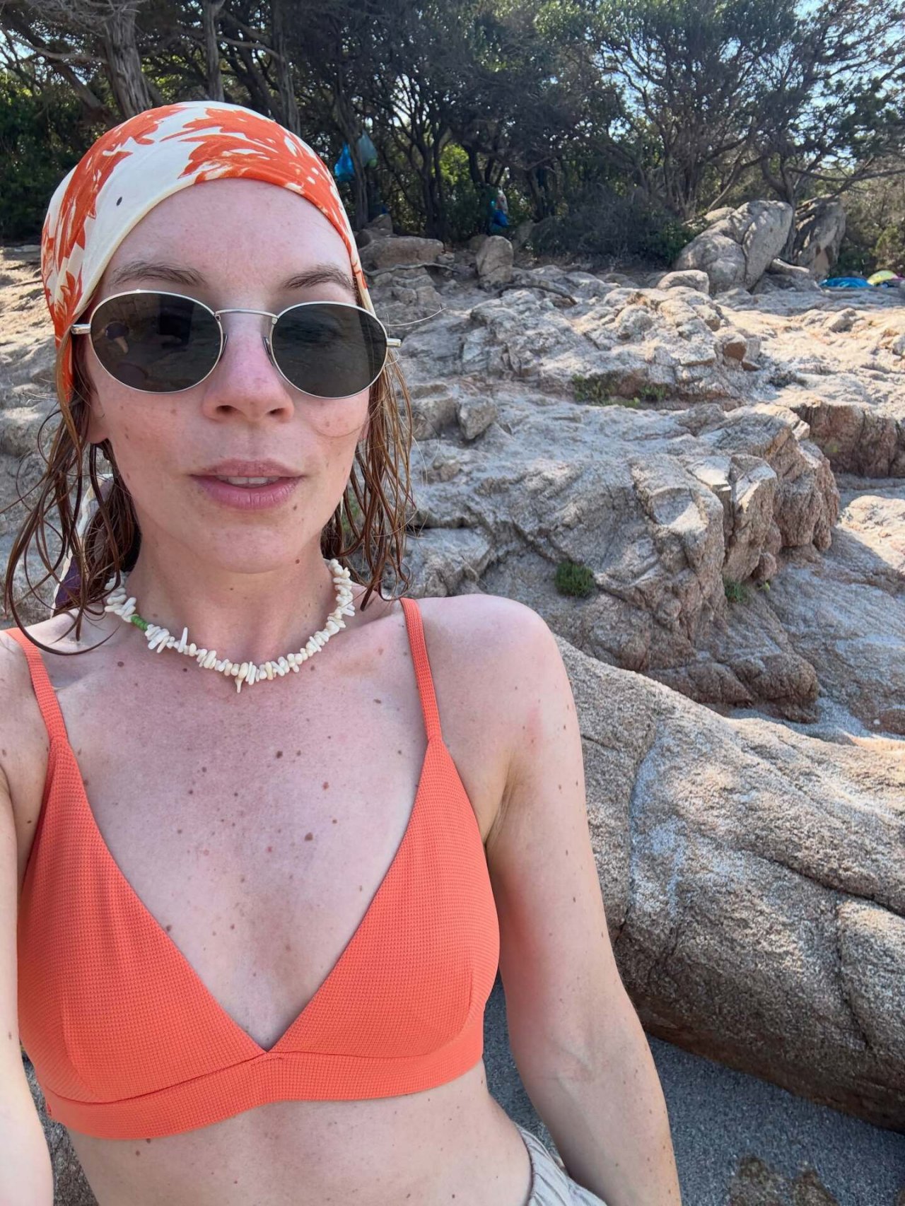 hanna turnau w pomarańczowym bikini