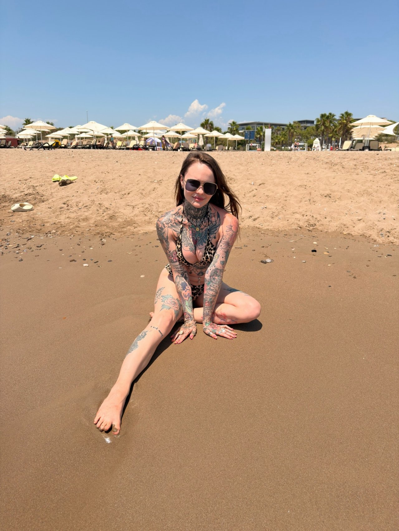 monika miller w bikini w panterkę
