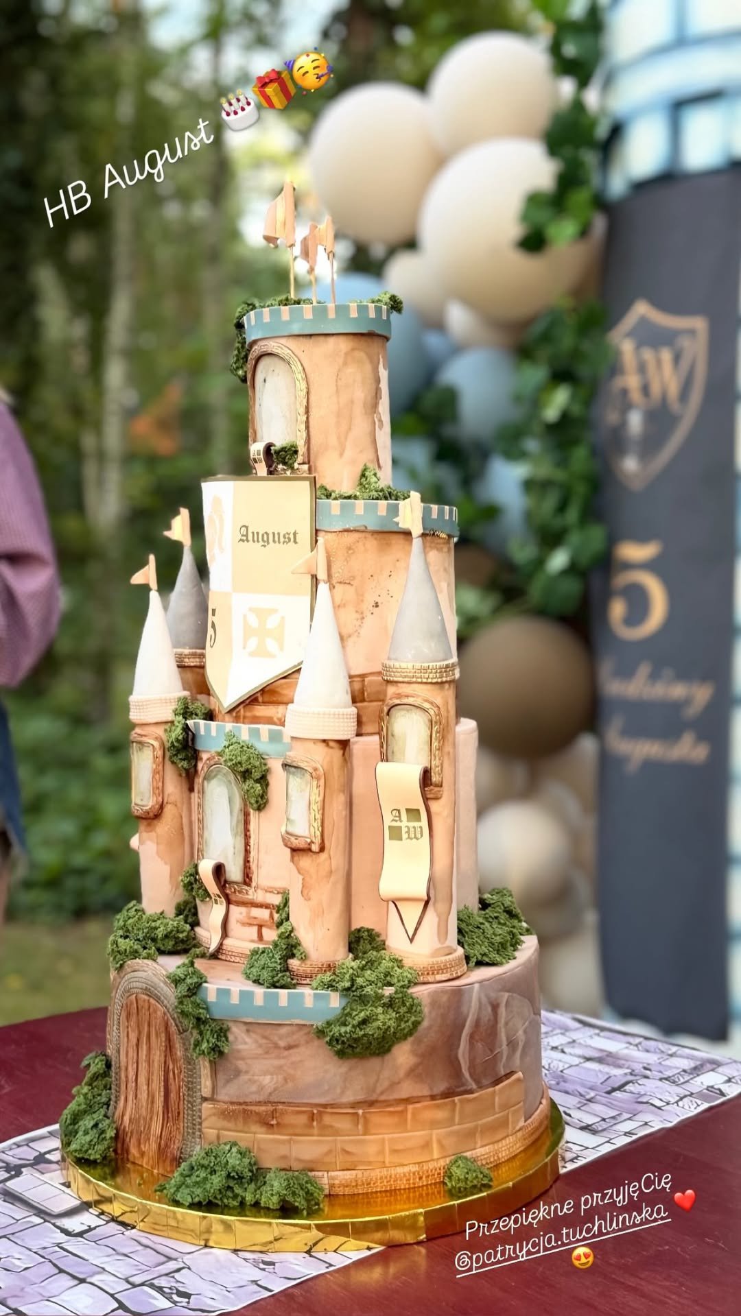 okazały tort