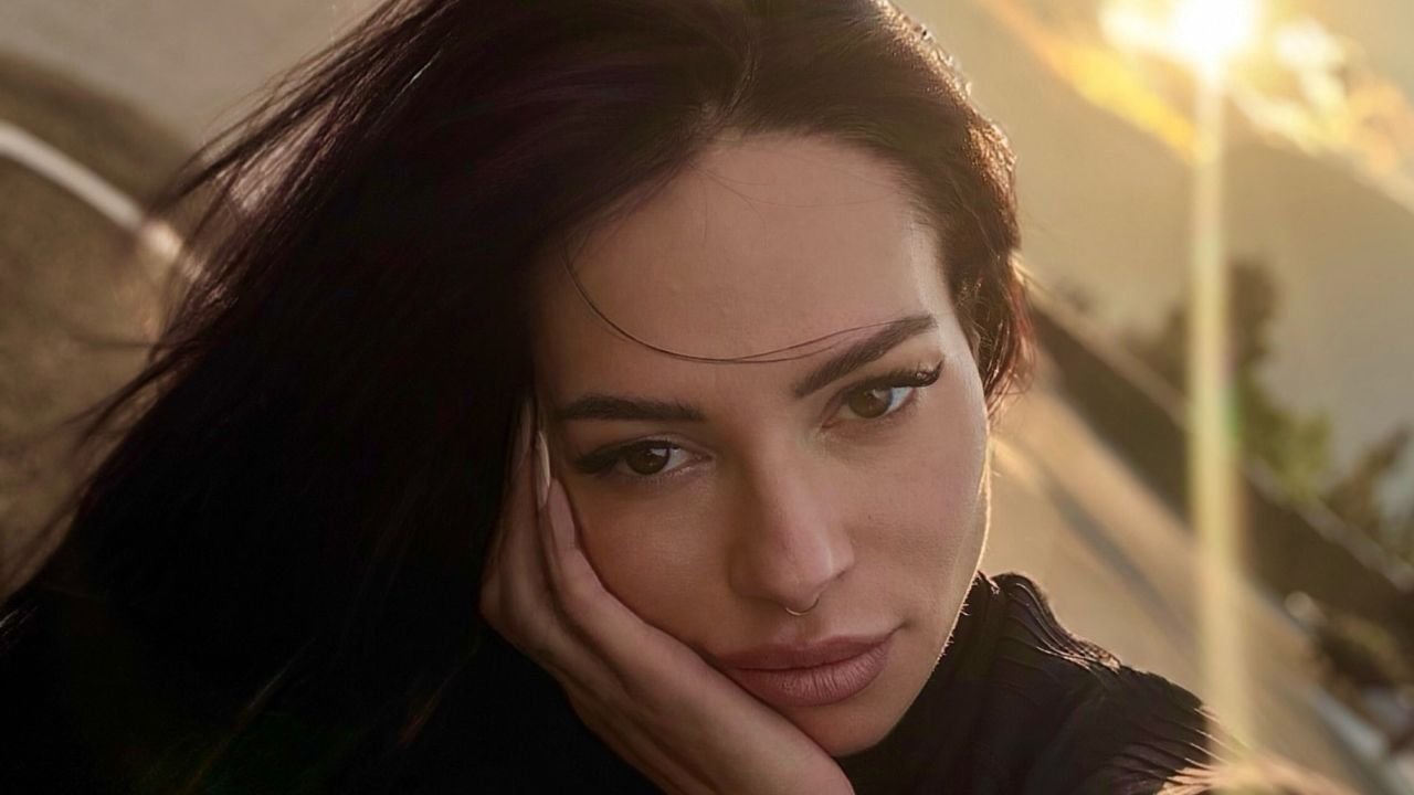 Sylwia Szostak wślizgnęła imponujące ciałko w kuse bikini. U boku mięśniaka wygląda jak marzenie [zdjęcia]