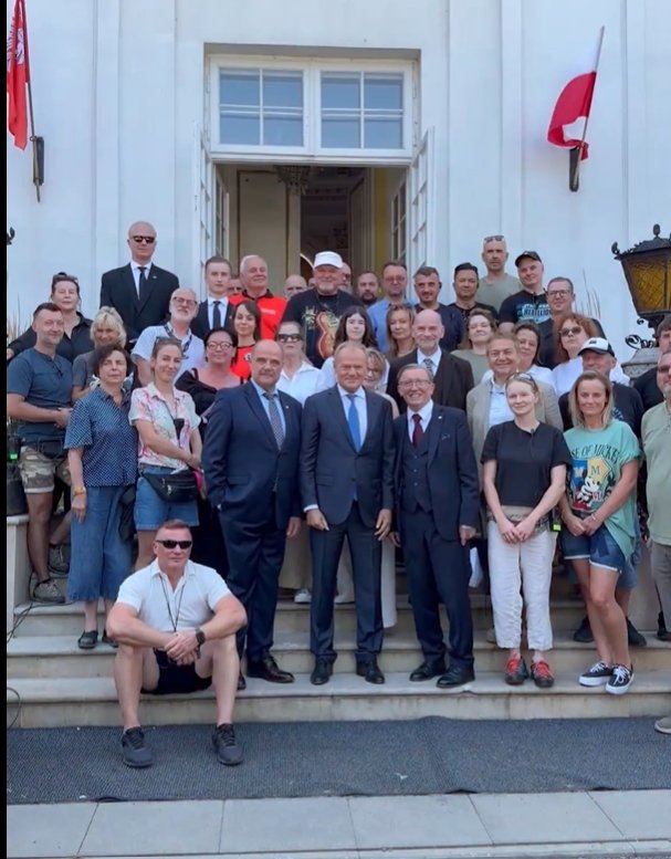 donald tusk na planie serialu ranczo