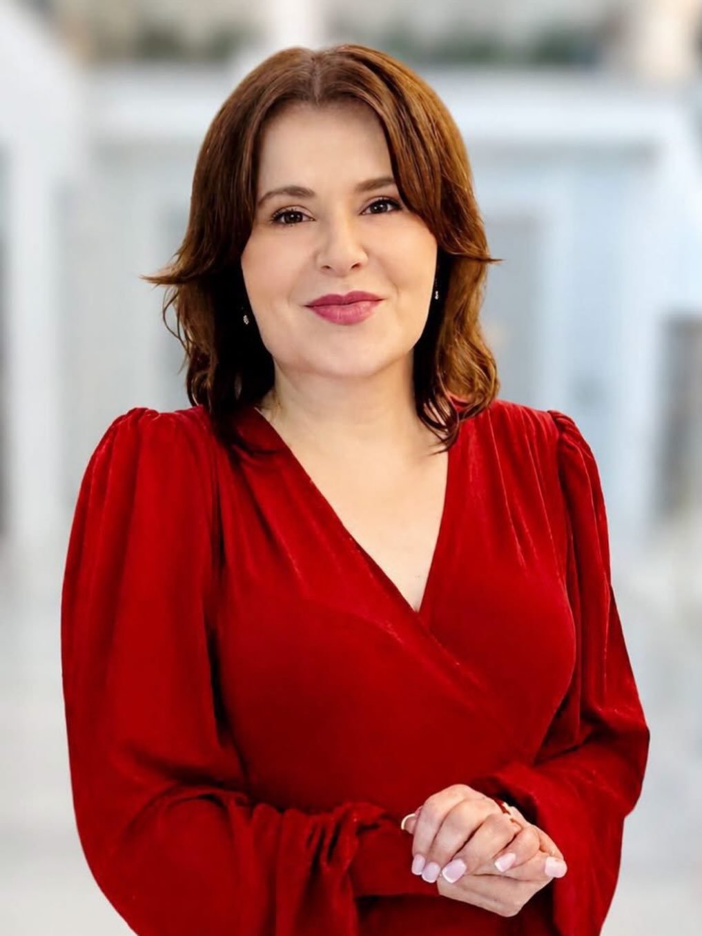 posłanka pis anna krupka w czerwonej sukience