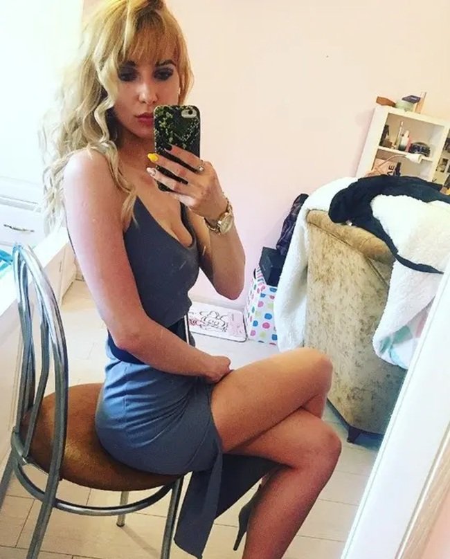 faustyna martyniuk robi selfie w lustrze