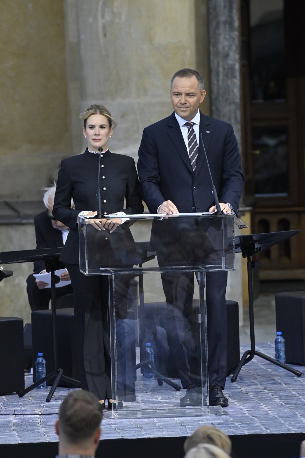 marta i karol nawroccy w czarnych stylizacjach