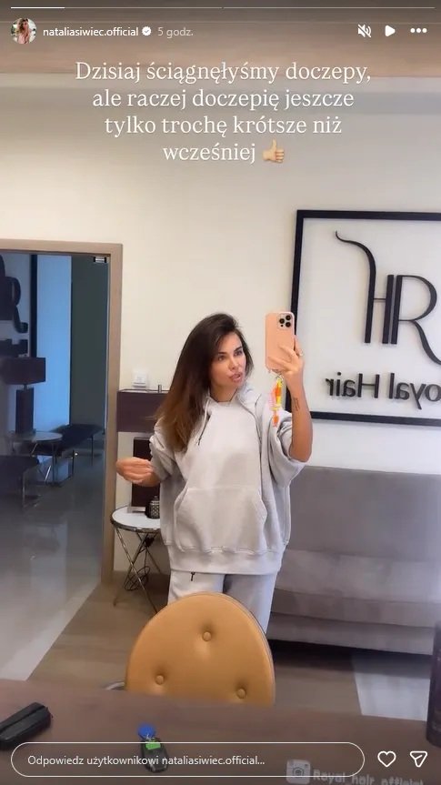 natalia siwiec bez doczepów w salonie fryzjerskim