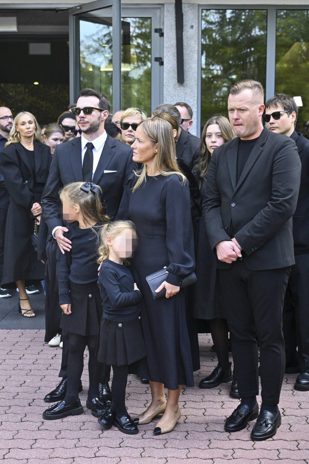 rodzina jana frycza na pogrzebie aktora