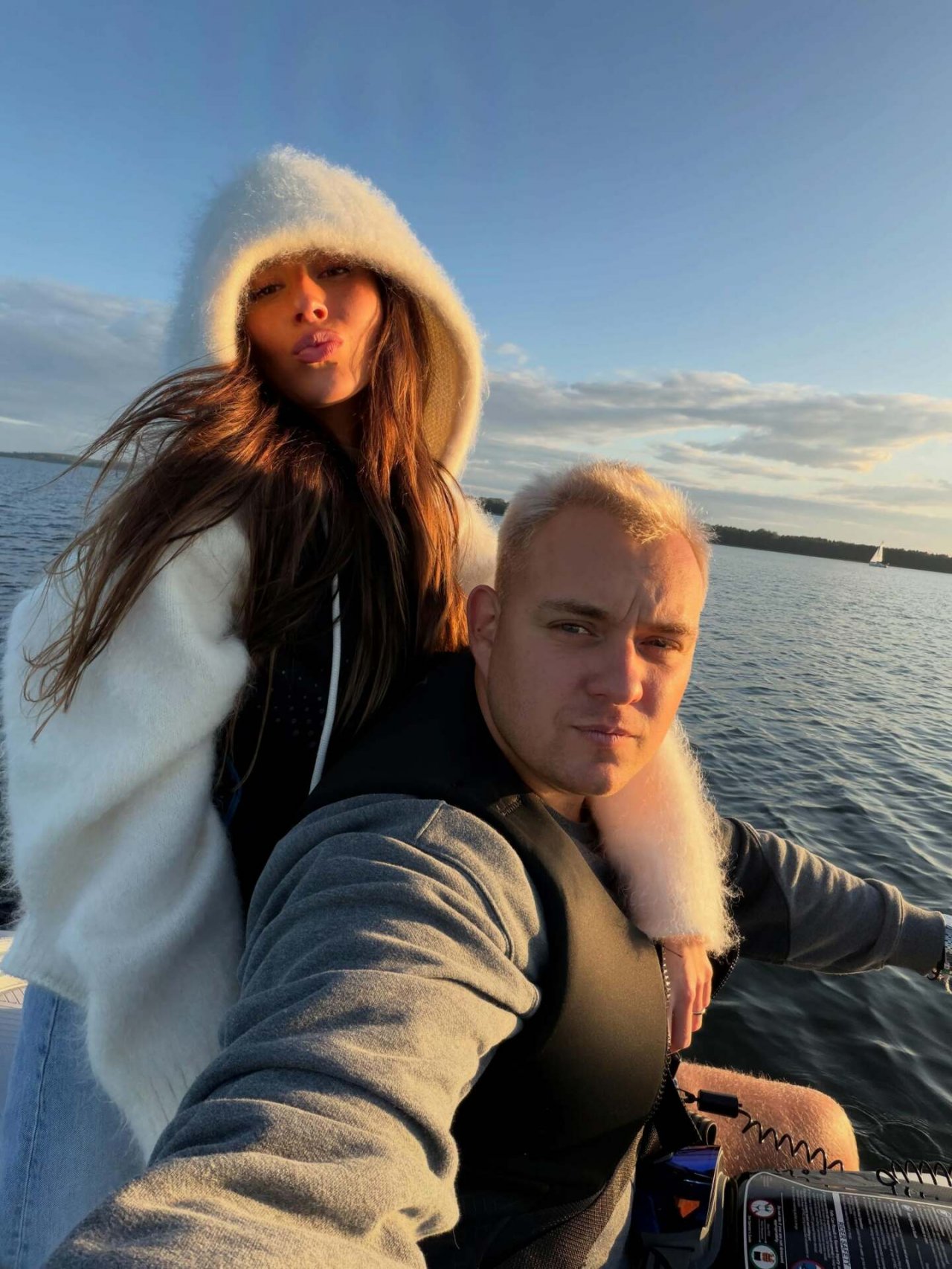 roksana węgiel i kevin mglej na motorówce